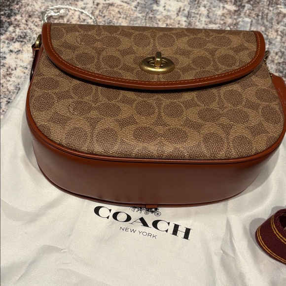 Coach Willow Saddle Bag In Signature Canvass - Picture 4 of 10